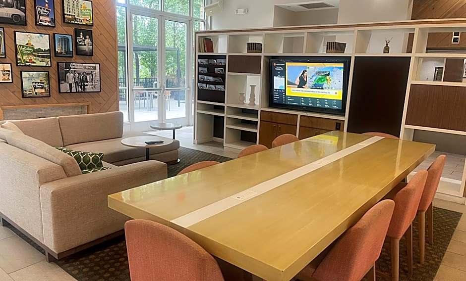 Holiday Inn Atlanta - Gas South Arena Area by IHG