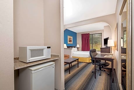 1 King Bed Accessible Room Non-Smoking