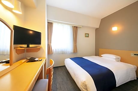 Semi Double Room - Non-Smoking