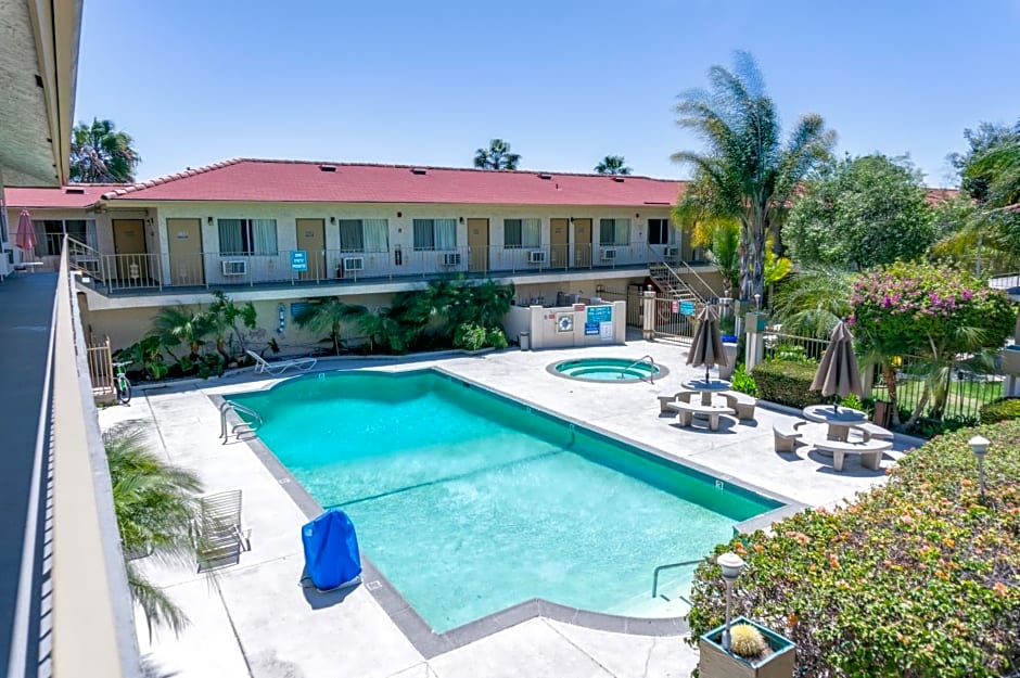 California Suites Hotel
