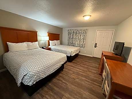 2 Double Beds Suite Kitchenette Non-Smoking