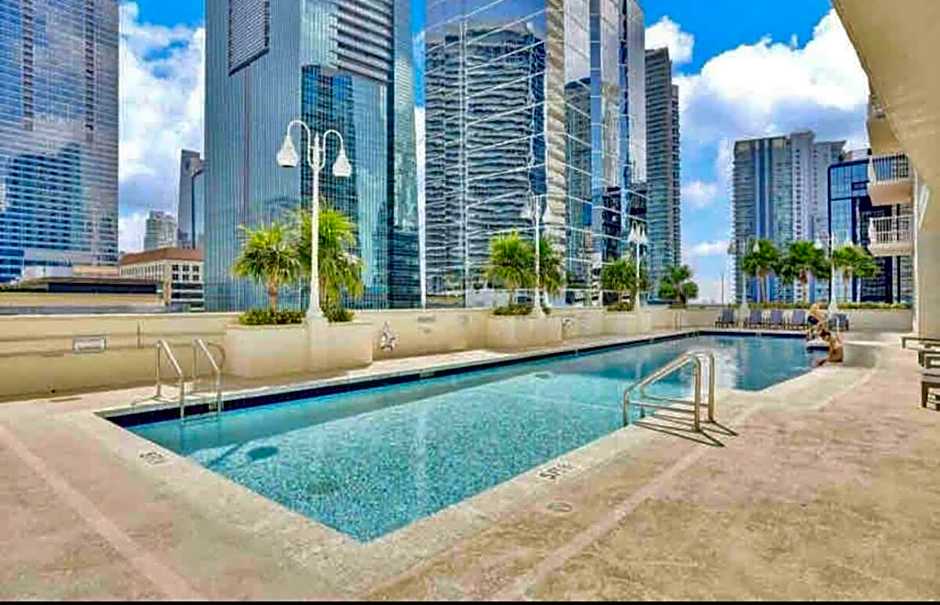 LUXURIOUS 1BR HIGH RISE CONDO BRICKELL-Free Parking