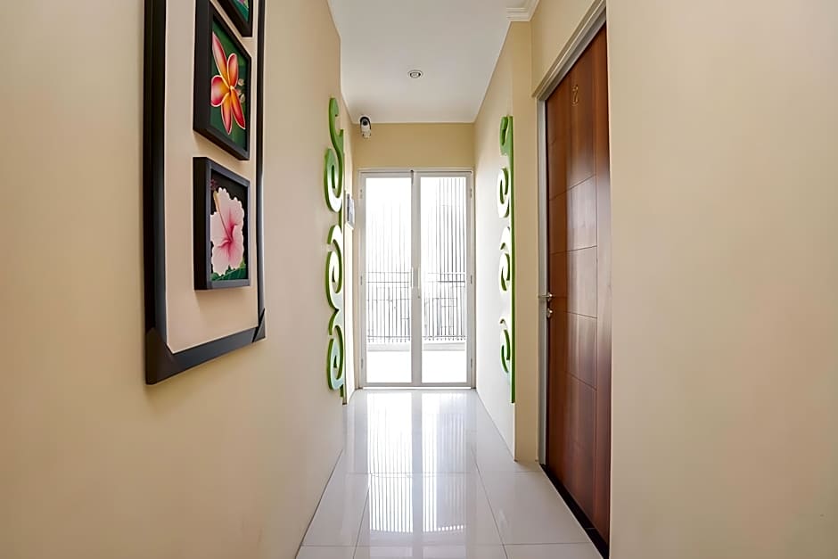 Hotel O Surabaya near Surabaya Town Square formerly Kupang Gunung Residence
