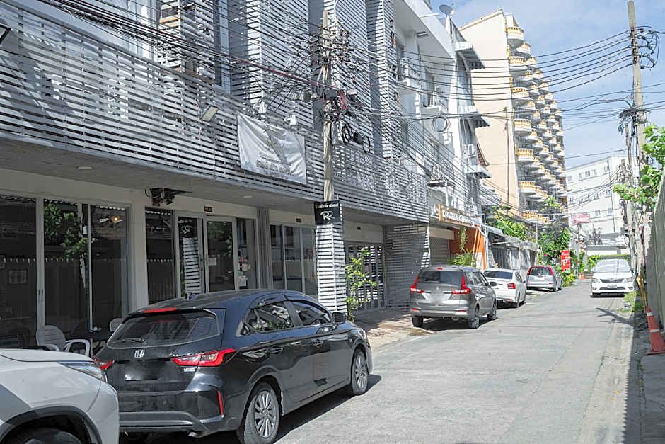 Ratchadamnoen Residence by ZUZU