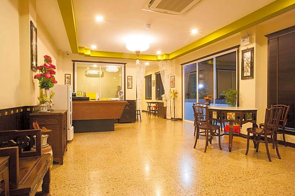 Le Hua Hotel