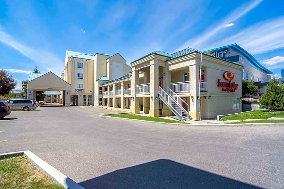 Econo Lodge Inn & Suites University