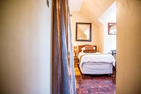 Twin Room with Bath - Room 11