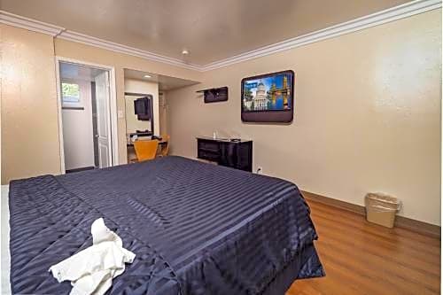 Travelodge by Wyndham Sacramento Convention Center – Sacramento, CA