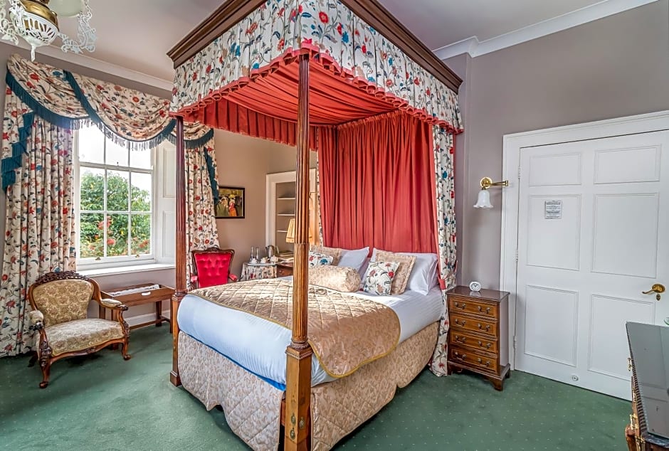 The Lynch Country House