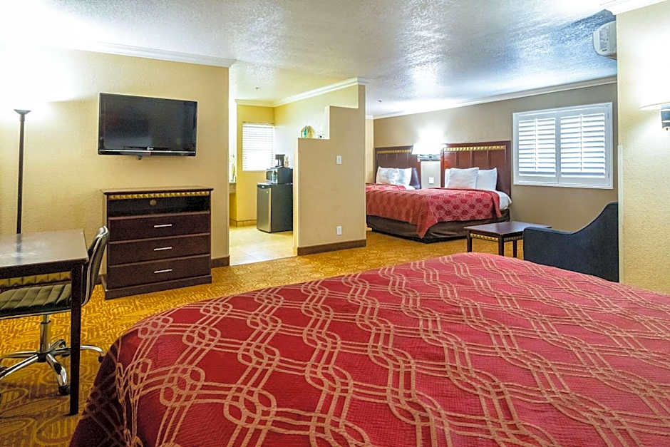 Econo Lodge Inn & Suites Fallbrook Downtown