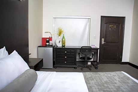 Standard Queen Room