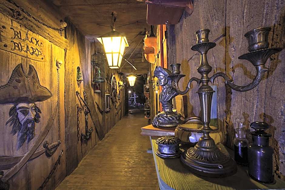 Hotel Pirates World