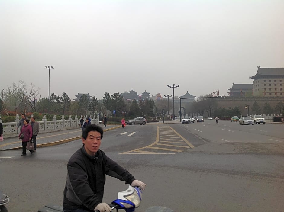 Xi'An Busy Hotel Bell Tower City Wall