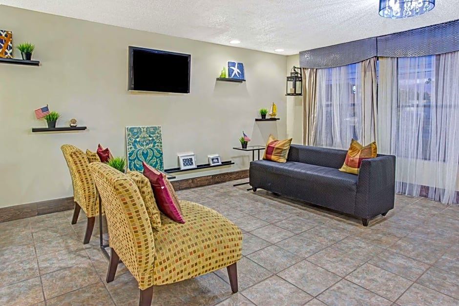 Days Inn by Wyndham Lake Bluff/Great Lakes Naval Base