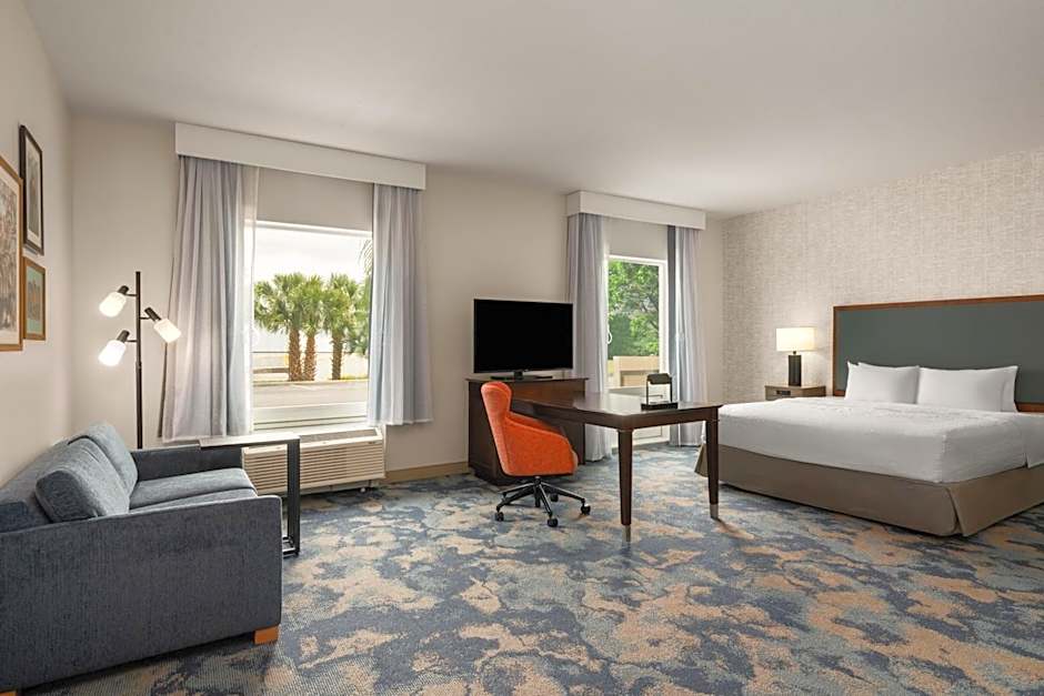Hampton Inn & Suites DeLand