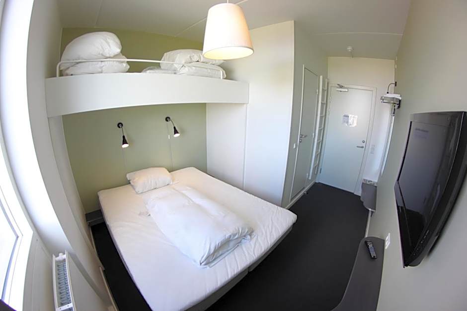 Photo 1 of 10 of Single Room