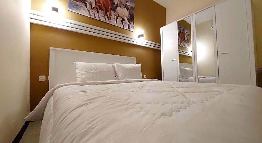 Rons City Hotel near Simpang Lima Semarang Mitra RedDoorz