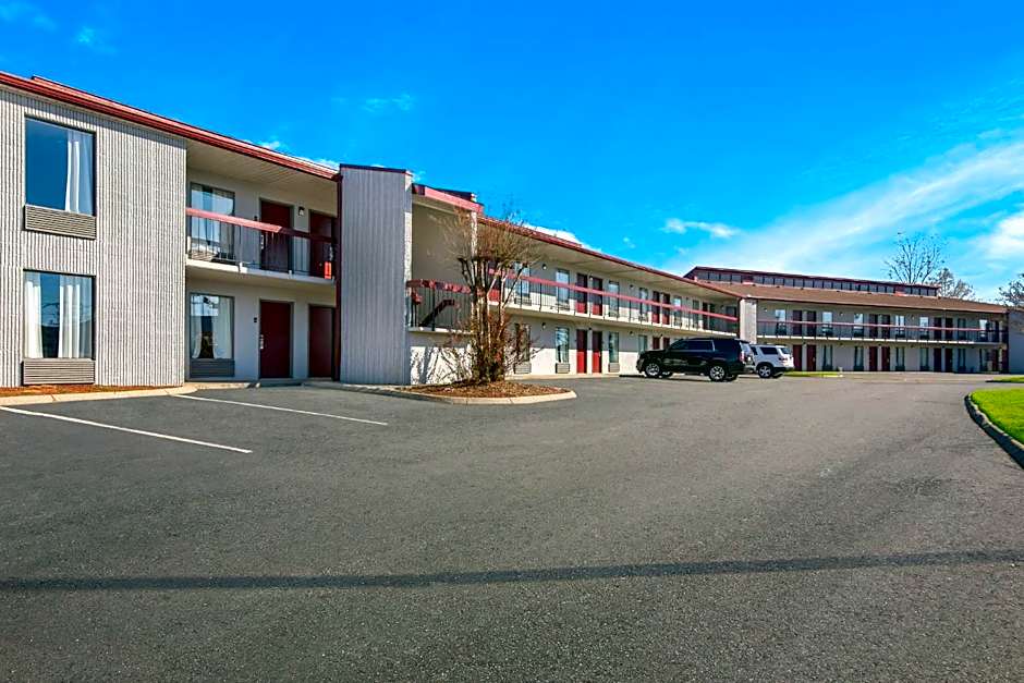 Red Roof Inn & Suites Monroe, NC