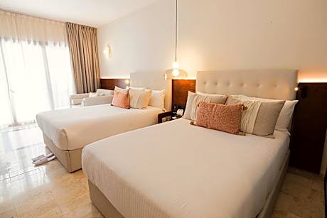family selection junior suite swim-up (UP TO 2 KIDS FREE UNDER 17 YEARS)