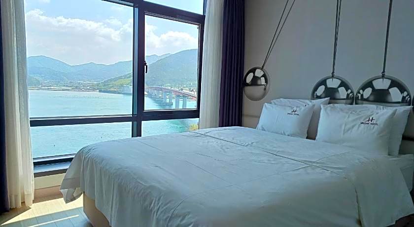 Tongyeong Bridge Hotel