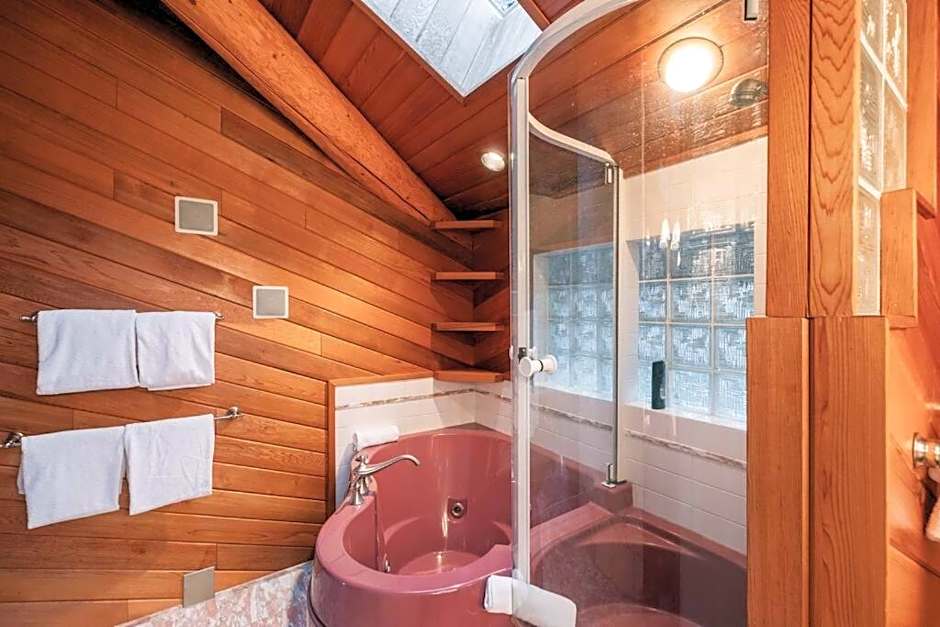 Snowridge Chalet by Outpost Whistler