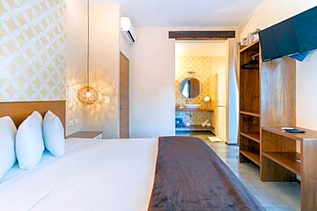 One-Bedroom Suite with Sofa Bed