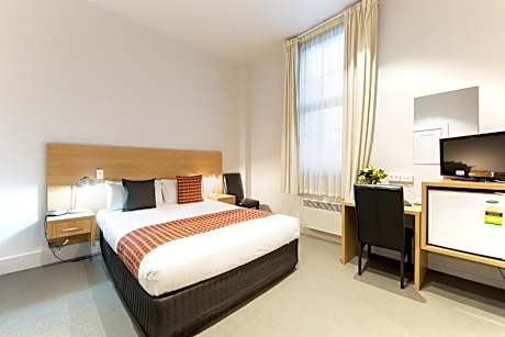 Standard Queen Room - Above Bar