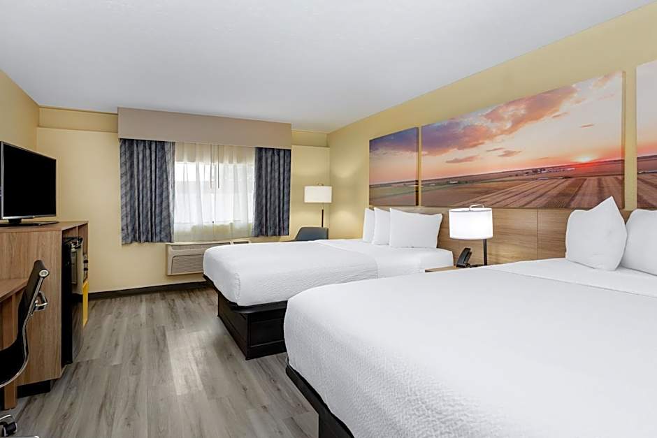 Days Inn & Suites by Wyndham Clovis