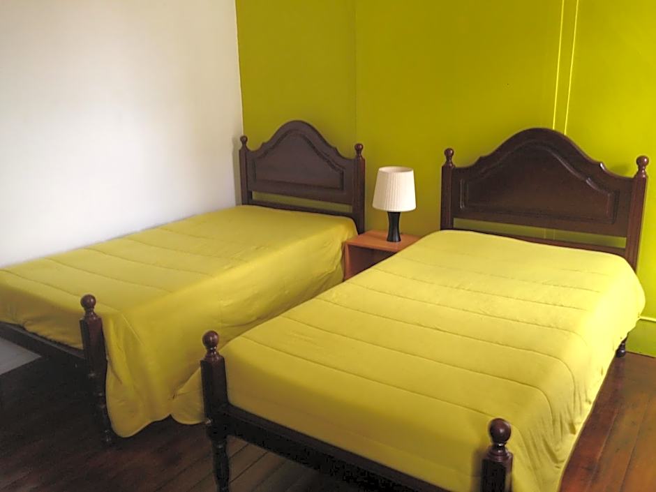 Foto 1 dari 4 — Quadruple Room with Shared Bathroom