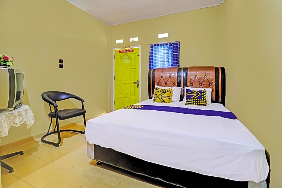 SPOT ON 91980 Kost Beringin 4