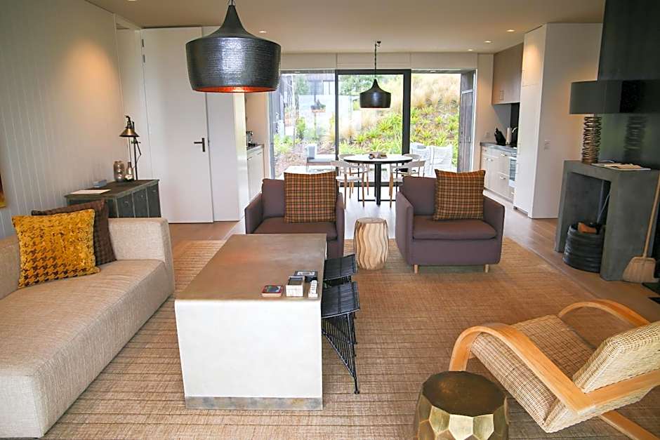 Kinloch Manor & Villas