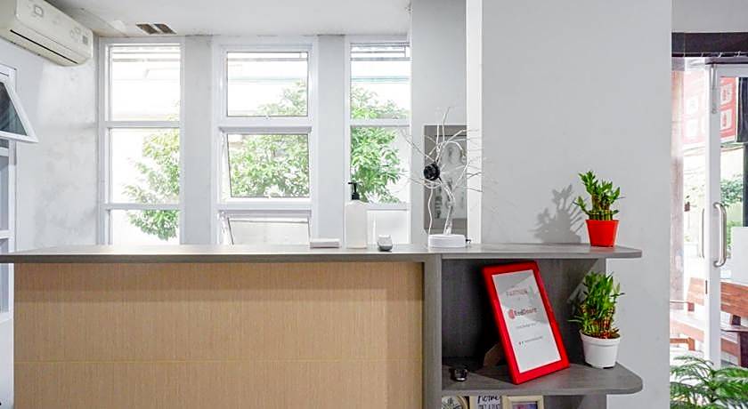 RedDoorz near Jalan Adi Sucipto Solo