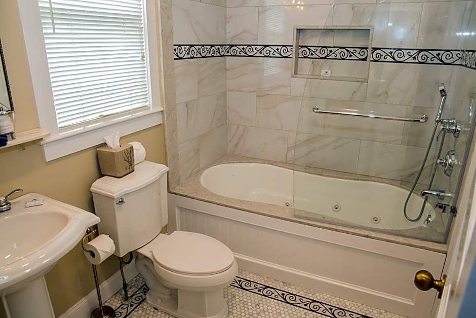 Almondy Inn Bed & Breakfast