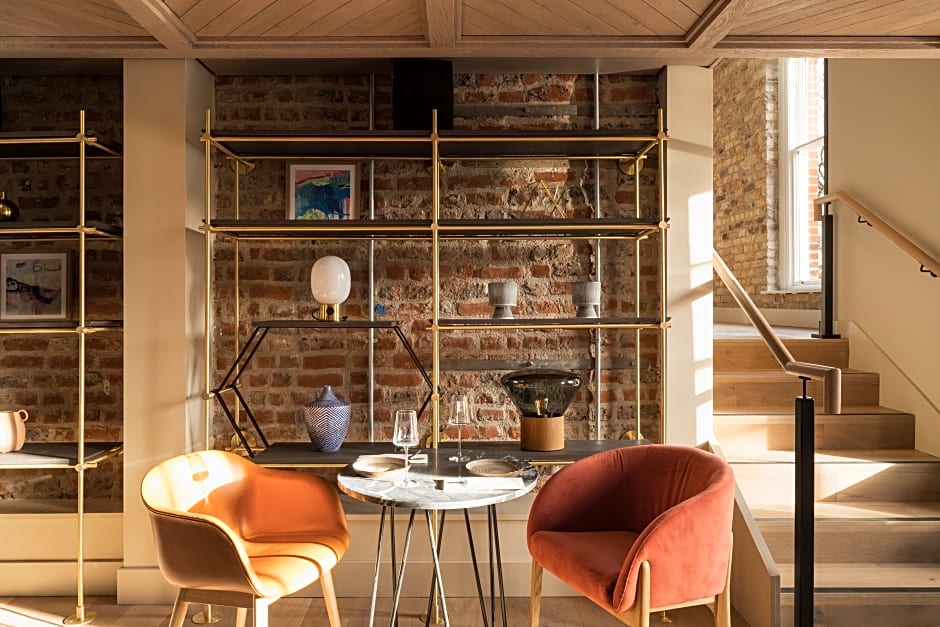 Zanzibar Locke, Ha'Penny Bridge