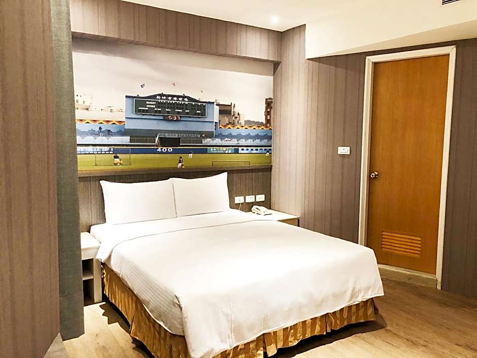 La Hotel-Baseball Theme Hall