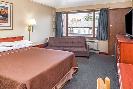 1 Queen Bed and 1 Twin Bed Suite Non-Smoking