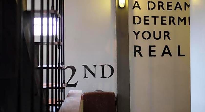Sailomyen Cafe & Hostel