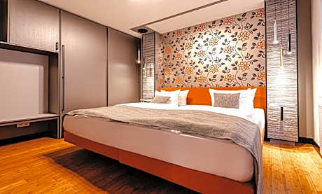 One-Bedroom Apartment with Sea View