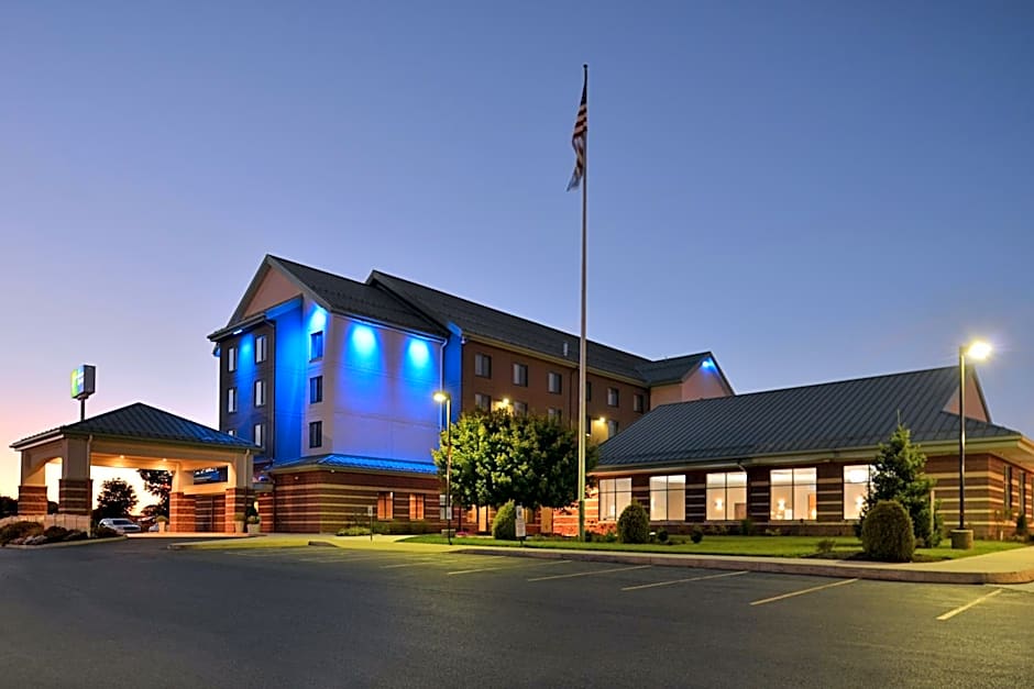 Holiday Inn Express Breezewood By IHG