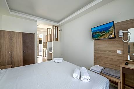 Suite With Rooftop Bath Tub