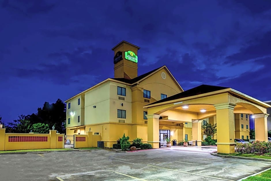 La Quinta Inn & Suites by Wyndham Pasadena