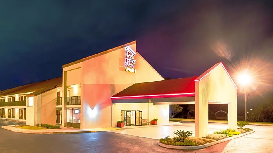 Red Roof Inn PLUS+ Mt Pleasant - Patriots Point