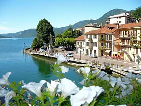 Double or Twin Room with Lake View