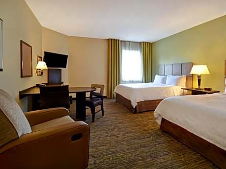 2 Queen Bed Studio Suite Comm Accessible
