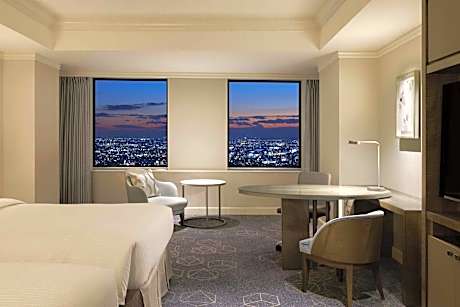 Club Concierge Twin, Concierge lounge access, Larger Guest room, 2 Twin, City view, High floor