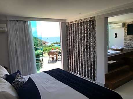 Master Suite with Hot Tub (2 Adults)