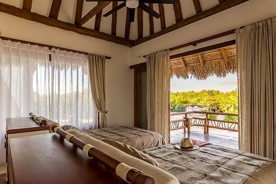 DK Luxury Ocean Front Villa - Adults Only