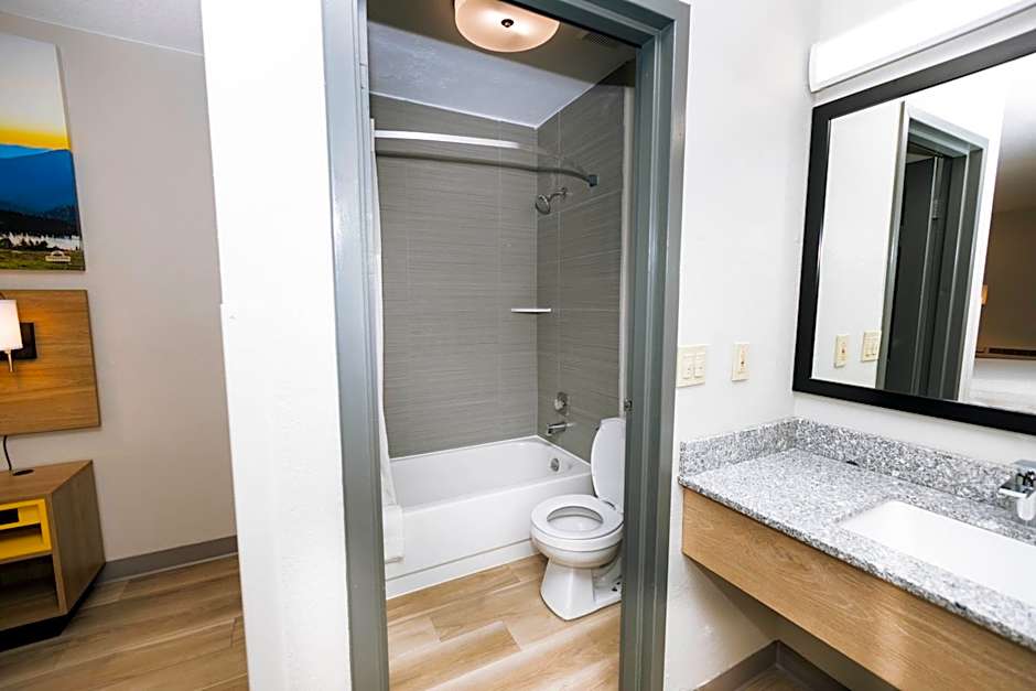 Days Inn by Wyndham Cincinnati East