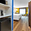 Holiday Inn Express Hotel & Suites Woodhaven By IHG