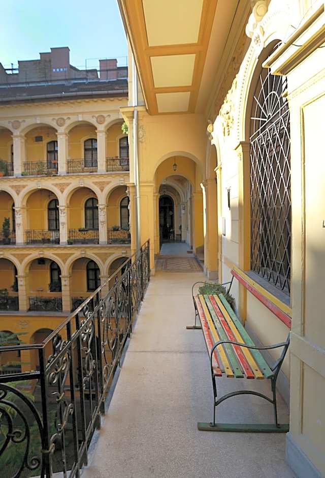 BudapeStayz - Raday Rooms